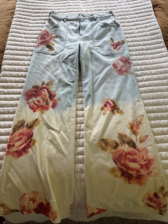 Pilcro Denim - Pilcro Light Blue-to-Cream Floral Wide-Leg Jeans